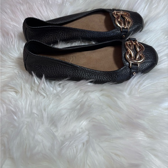AEROSOLES Black Leather Ballet Flat with Gold Emblem - Picture 6 of 6